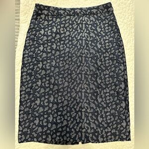 Banana Republic size 0 navy and white skirt